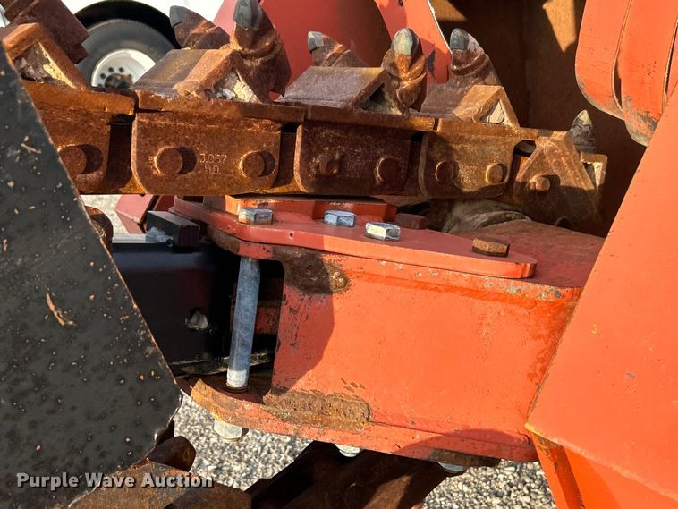 image for item EG0885 1997 Ditch Witch 7610 trencher