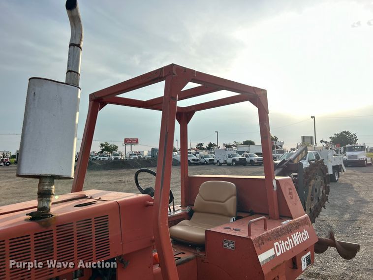 image for item EG0885 1997 Ditch Witch 7610 trencher