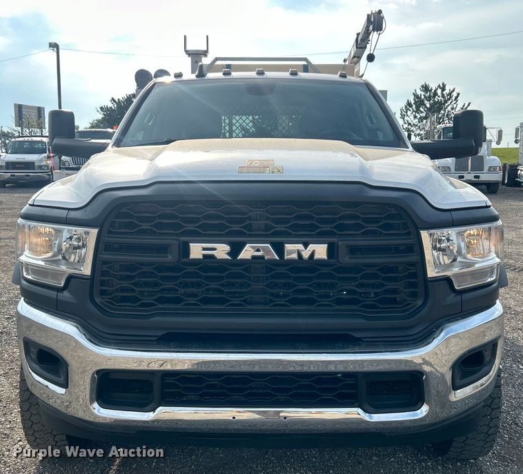 image for item EG0886 2019 Dodge  Ram 5500HD Crew Cab utility / service truck