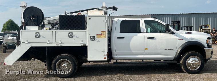 image for item EG0886 2019 Dodge  Ram 5500HD Crew Cab utility / service truck