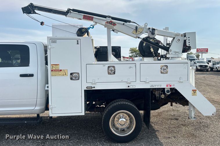 image for item EG0886 2019 Dodge  Ram 5500HD Crew Cab utility / service truck