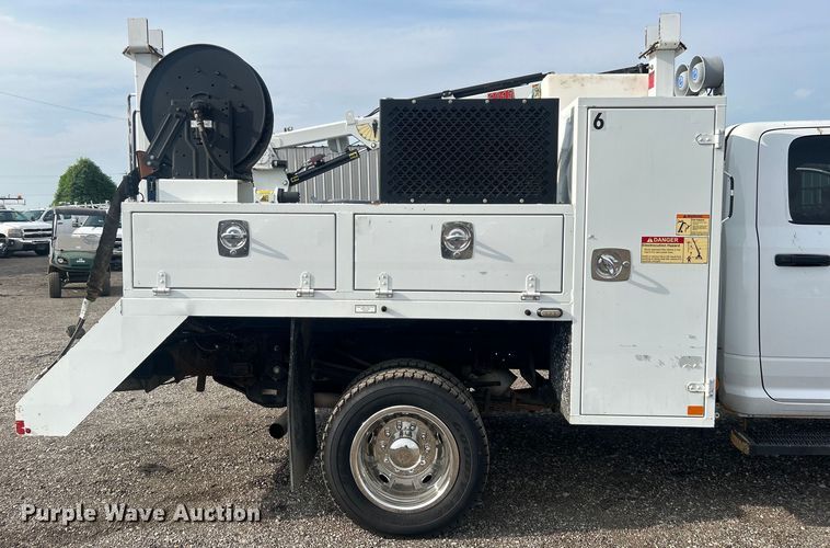 image for item EG0886 2019 Dodge  Ram 5500HD Crew Cab utility / service truck