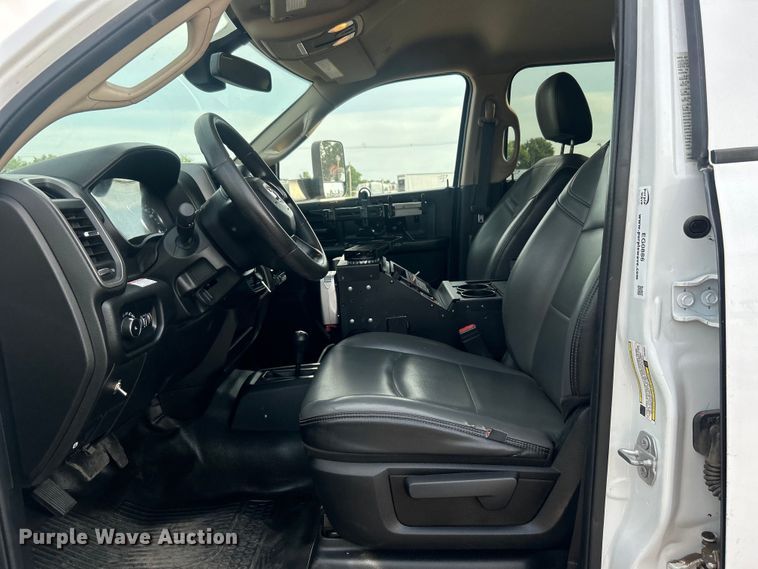 image for item EG0886 2019 Dodge  Ram 5500HD Crew Cab utility / service truck