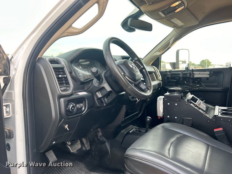 image for item EG0886 2019 Dodge  Ram 5500HD Crew Cab utility / service truck