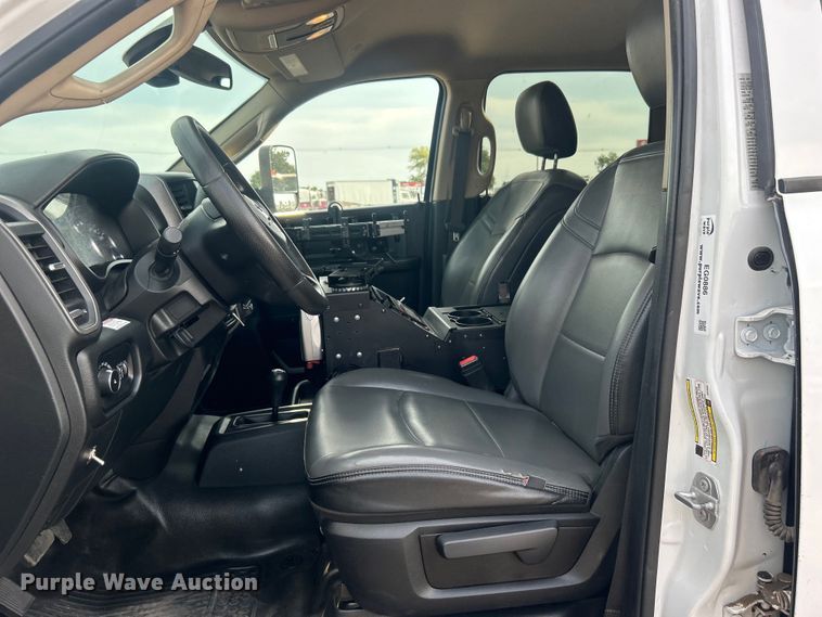 image for item EG0886 2019 Dodge  Ram 5500HD Crew Cab utility / service truck