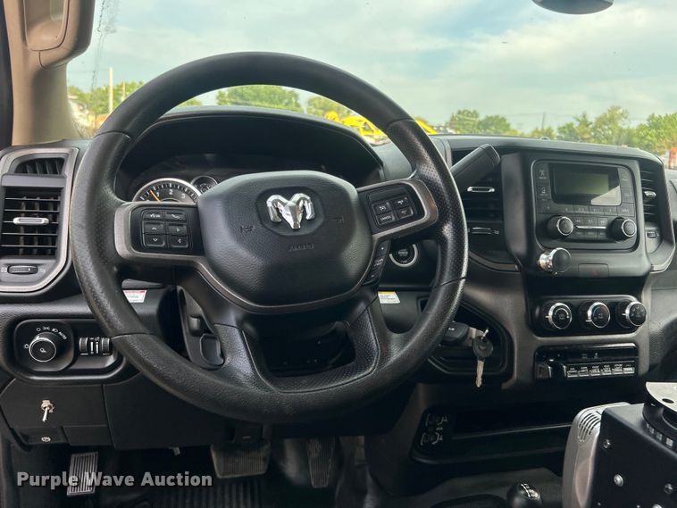 image for item EG0886 2019 Dodge  Ram 5500HD Crew Cab utility / service truck