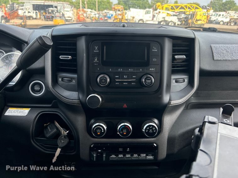 image for item EG0886 2019 Dodge  Ram 5500HD Crew Cab utility / service truck