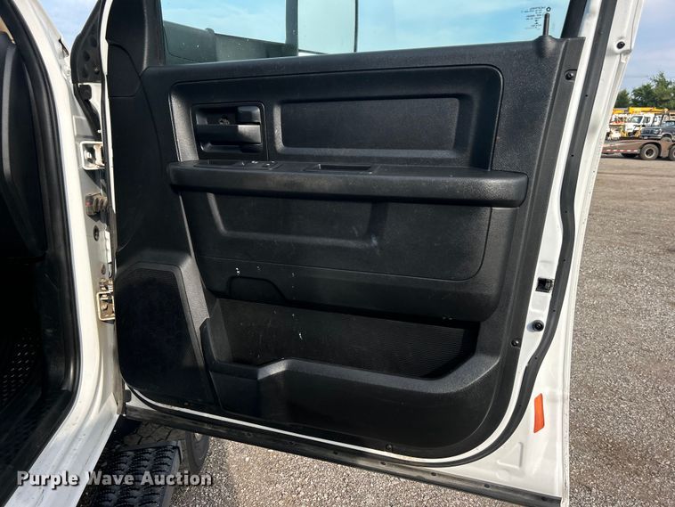 image for item EG0886 2019 Dodge  Ram 5500HD Crew Cab utility / service truck