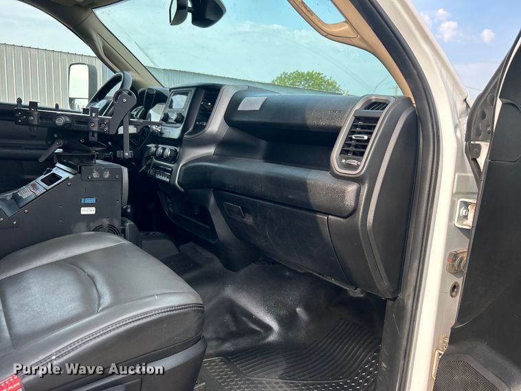 image for item EG0886 2019 Dodge  Ram 5500HD Crew Cab utility / service truck