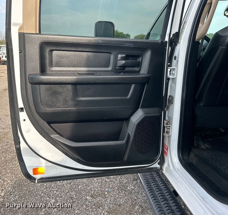 image for item EG0886 2019 Dodge  Ram 5500HD Crew Cab utility / service truck