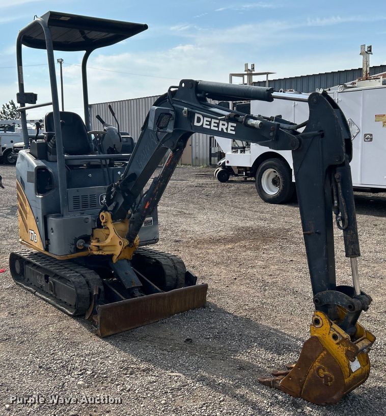 image for item EG0888 2010 John Deere 17D mini excavator