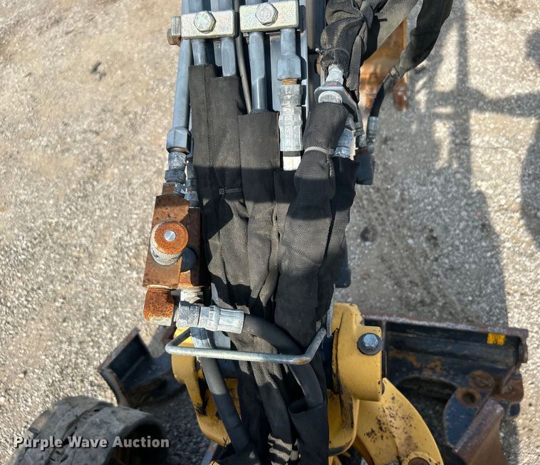 image for item EG0888 2010 John Deere 17D mini excavator