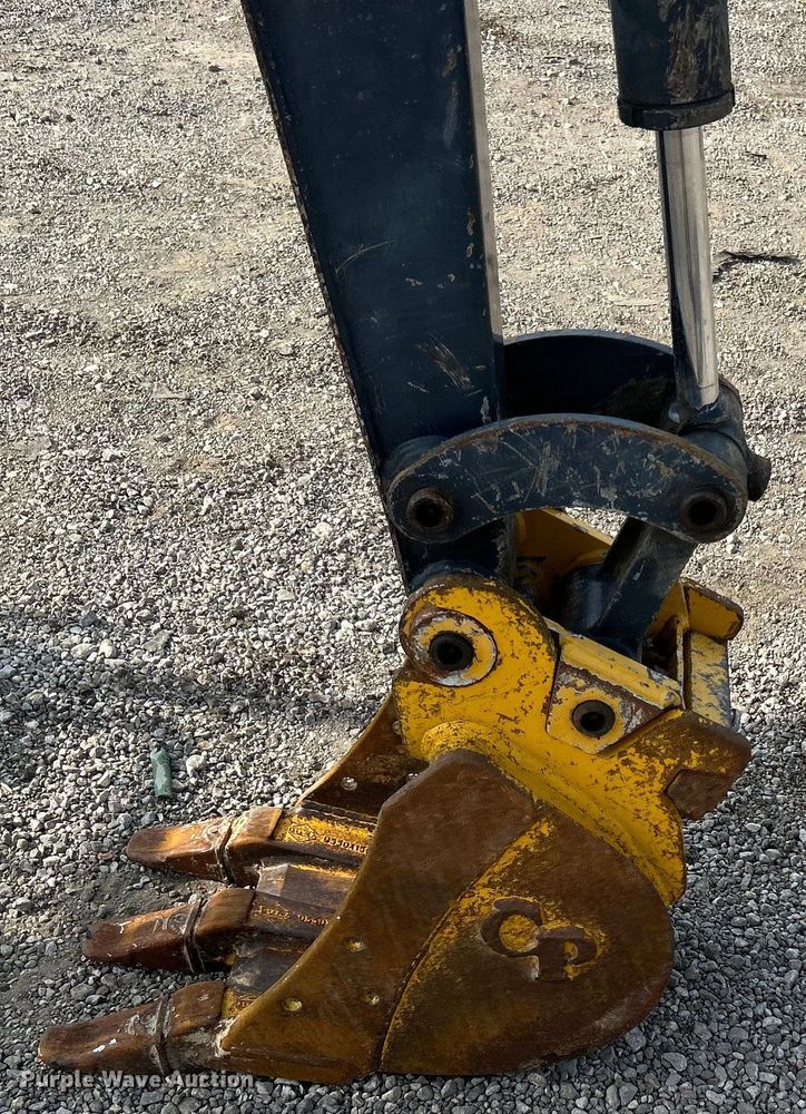 image for item EG0888 2010 John Deere 17D mini excavator