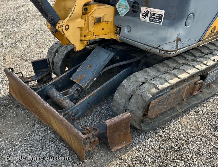 image for item EG0888 2010 John Deere 17D mini excavator