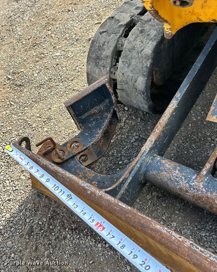 image for item EG0888 2010 John Deere 17D mini excavator