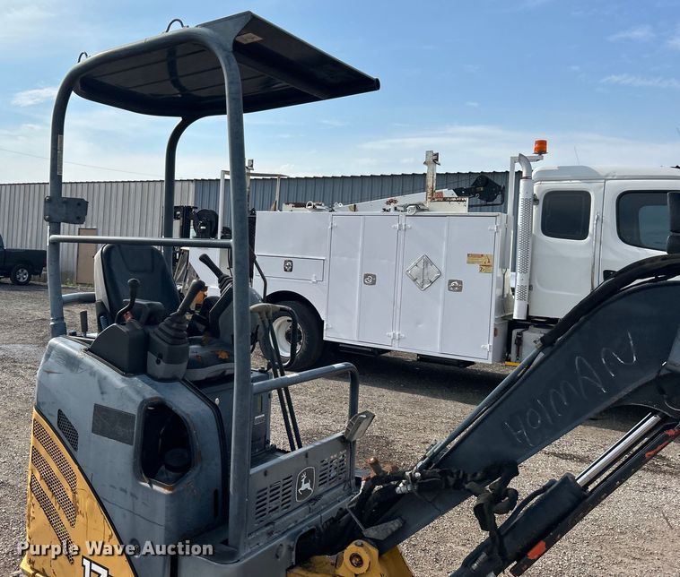 image for item EG0888 2010 John Deere 17D mini excavator