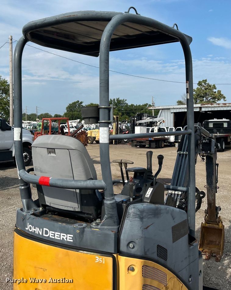 image for item EG0888 2010 John Deere 17D mini excavator