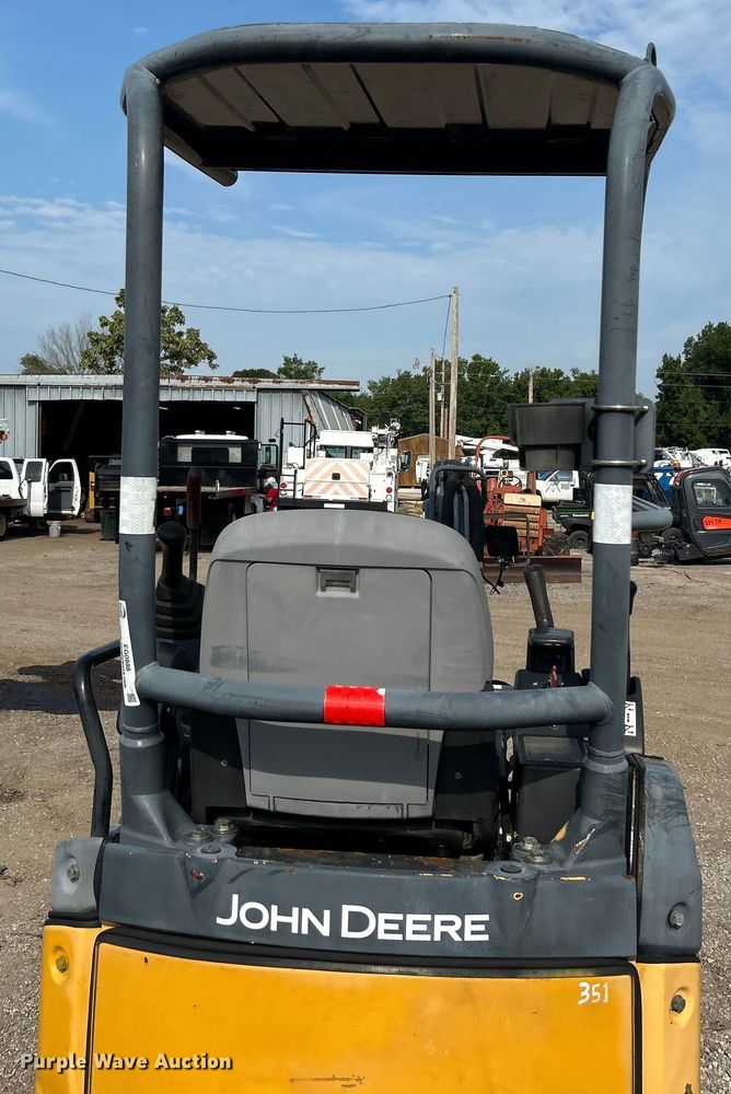 image for item EG0888 2010 John Deere 17D mini excavator