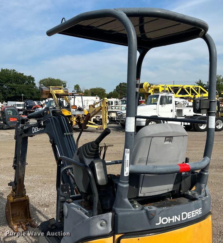 image for item EG0888 2010 John Deere 17D mini excavator