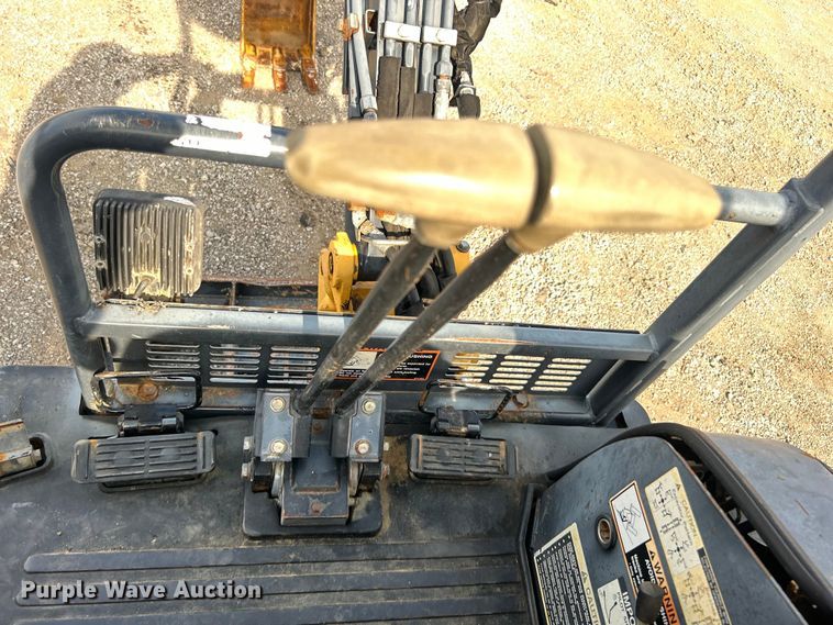 image for item EG0888 2010 John Deere 17D mini excavator