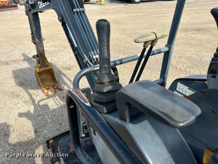 image for item EG0888 2010 John Deere 17D mini excavator