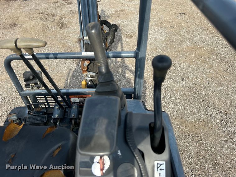 image for item EG0888 2010 John Deere 17D mini excavator