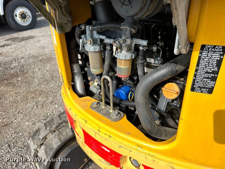 image for item EG0888 2010 John Deere 17D mini excavator