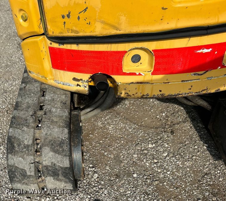 image for item EG0888 2010 John Deere 17D mini excavator