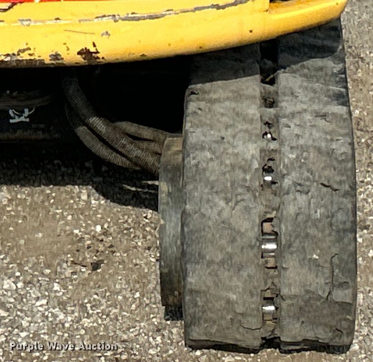 image for item EG0888 2010 John Deere 17D mini excavator