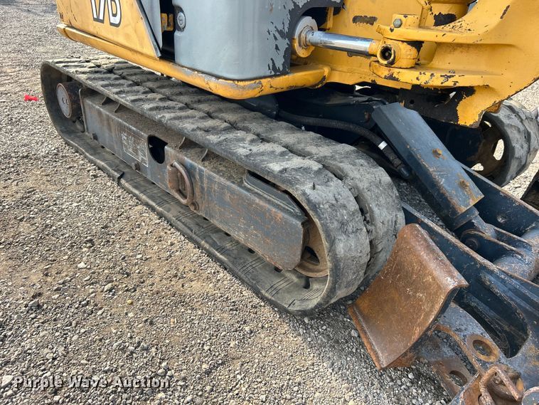 image for item EG0888 2010 John Deere 17D mini excavator