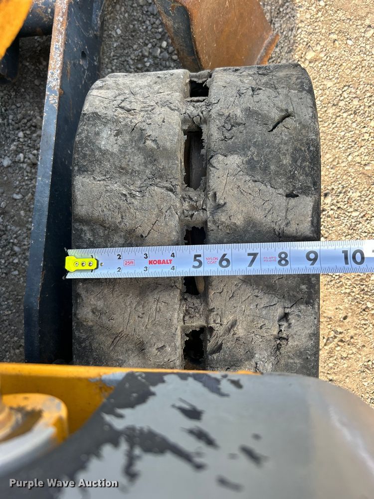 image for item EG0888 2010 John Deere 17D mini excavator