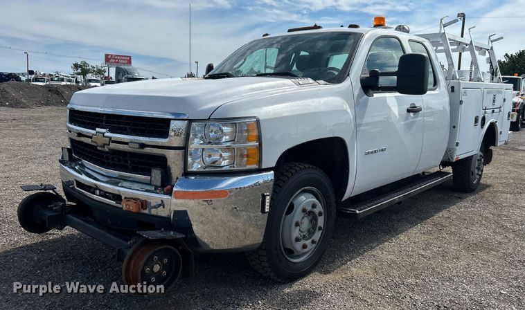 image for item EG0893 2010 Chevrolet Silverado 3500HD Ext. Cab utility bed pickup truck