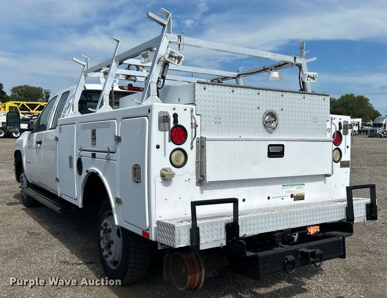 image for item EG0893 2010 Chevrolet Silverado 3500HD Ext. Cab utility bed pickup truck