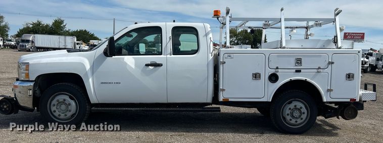 image for item EG0893 2010 Chevrolet Silverado 3500HD Ext. Cab utility bed pickup truck