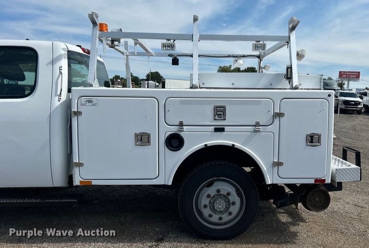 image for item EG0893 2010 Chevrolet Silverado 3500HD Ext. Cab utility bed pickup truck