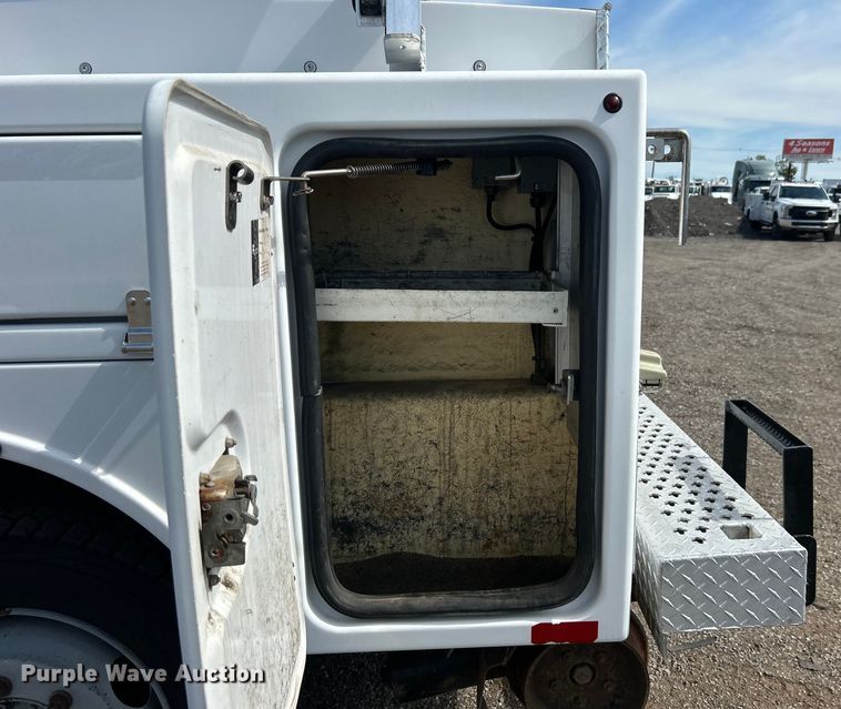 image for item EG0893 2010 Chevrolet Silverado 3500HD Ext. Cab utility bed pickup truck