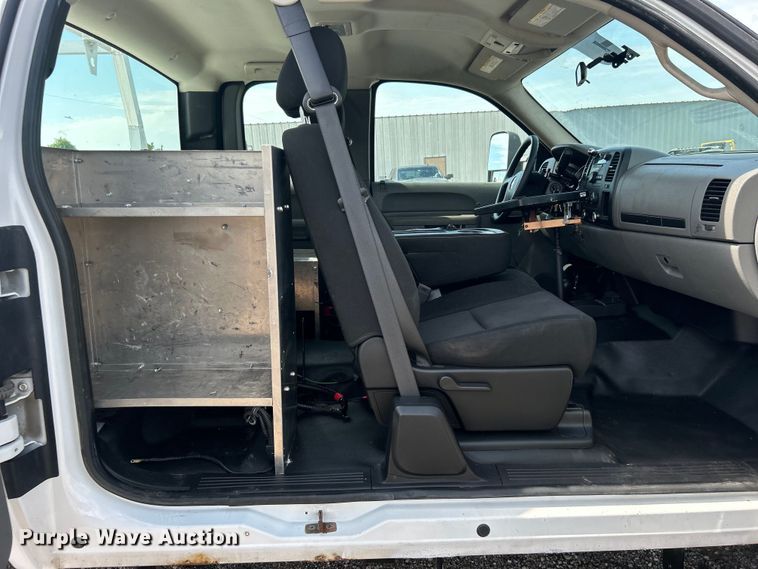 image for item EG0893 2010 Chevrolet Silverado 3500HD Ext. Cab utility bed pickup truck