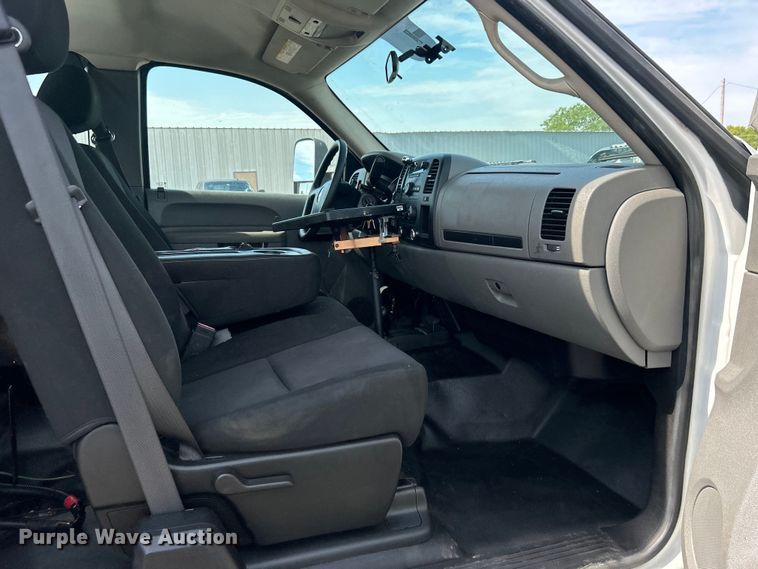 image for item EG0893 2010 Chevrolet Silverado 3500HD Ext. Cab utility bed pickup truck