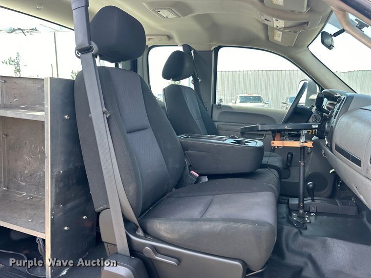 image for item EG0893 2010 Chevrolet Silverado 3500HD Ext. Cab utility bed pickup truck