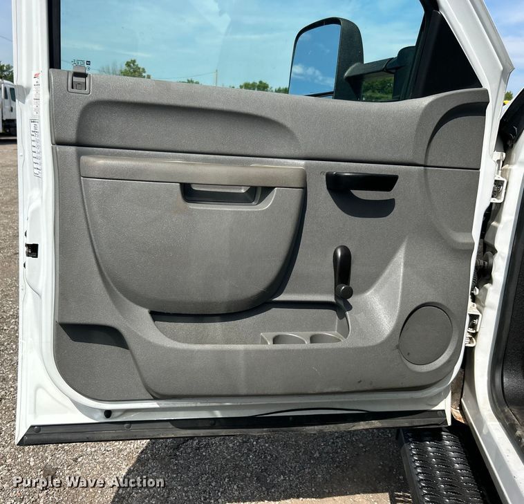 image for item EG0893 2010 Chevrolet Silverado 3500HD Ext. Cab utility bed pickup truck