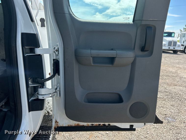 image for item EG0893 2010 Chevrolet Silverado 3500HD Ext. Cab utility bed pickup truck