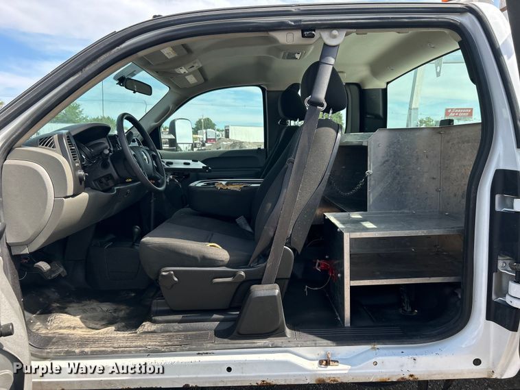 image for item EG0893 2010 Chevrolet Silverado 3500HD Ext. Cab utility bed pickup truck