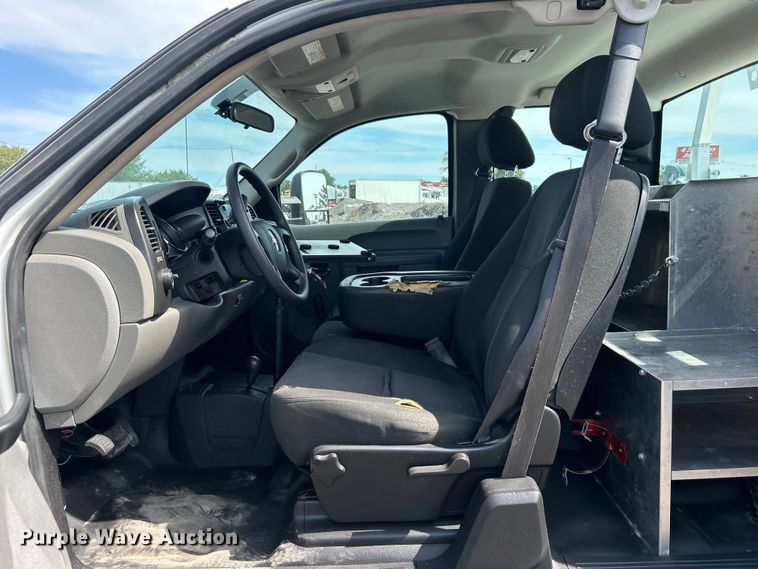 image for item EG0893 2010 Chevrolet Silverado 3500HD Ext. Cab utility bed pickup truck