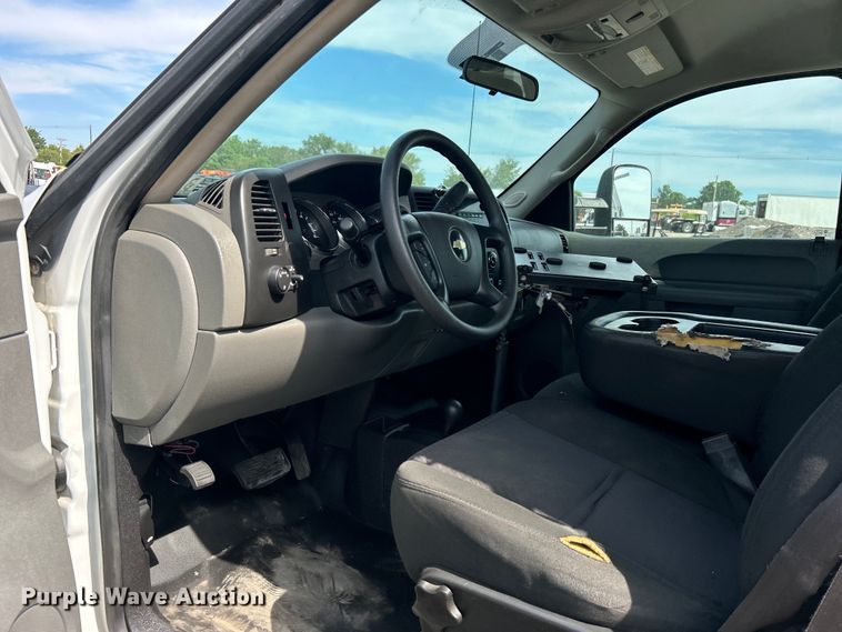 image for item EG0893 2010 Chevrolet Silverado 3500HD Ext. Cab utility bed pickup truck