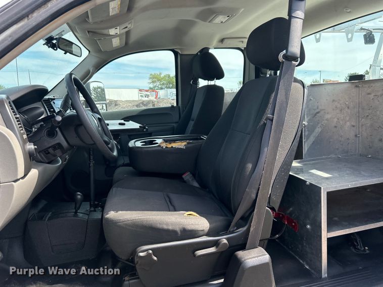 image for item EG0893 2010 Chevrolet Silverado 3500HD Ext. Cab utility bed pickup truck