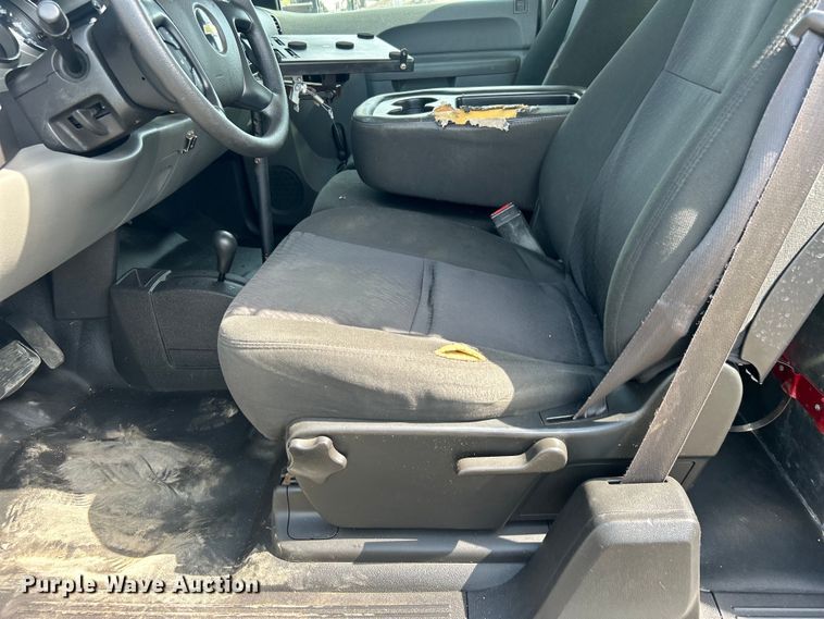 image for item EG0893 2010 Chevrolet Silverado 3500HD Ext. Cab utility bed pickup truck