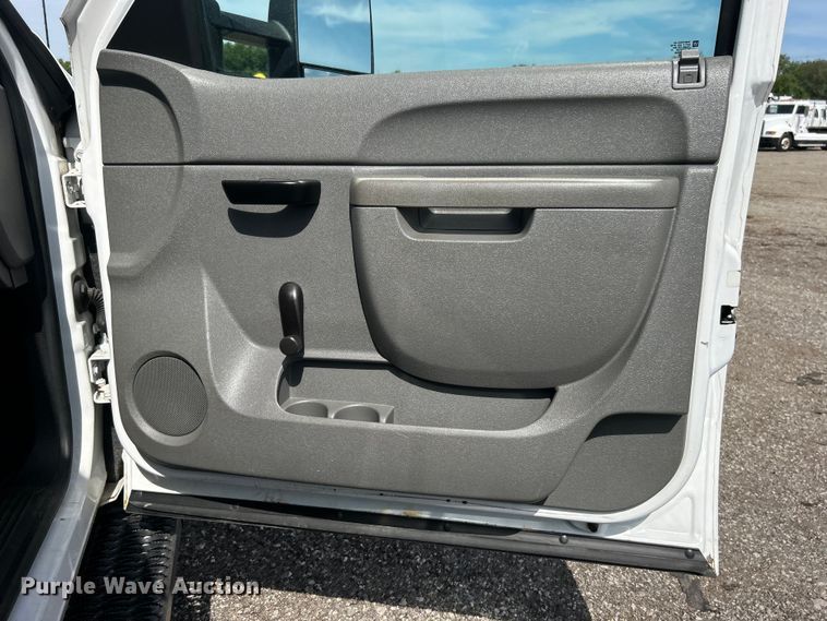 image for item EG0893 2010 Chevrolet Silverado 3500HD Ext. Cab utility bed pickup truck