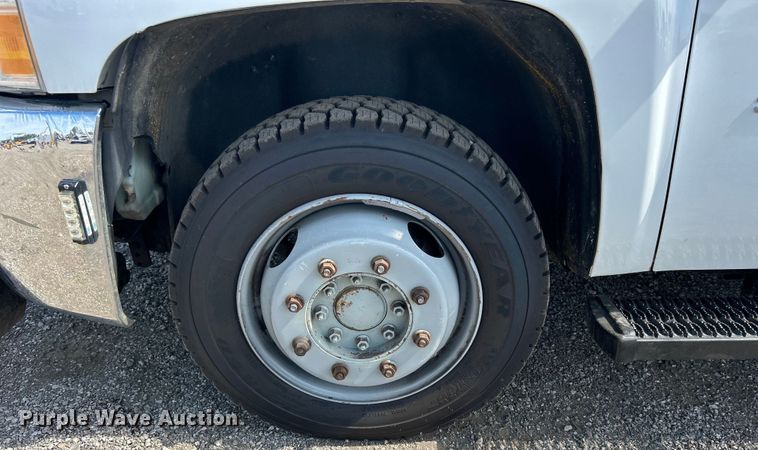 image for item EG0893 2010 Chevrolet Silverado 3500HD Ext. Cab utility bed pickup truck