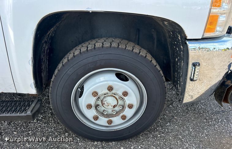 image for item EG0893 2010 Chevrolet Silverado 3500HD Ext. Cab utility bed pickup truck