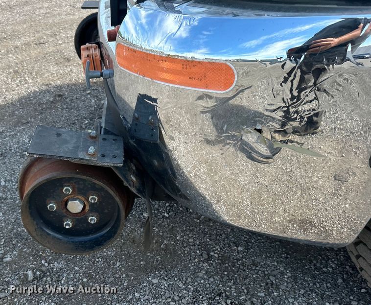 image for item EG0893 2010 Chevrolet Silverado 3500HD Ext. Cab utility bed pickup truck